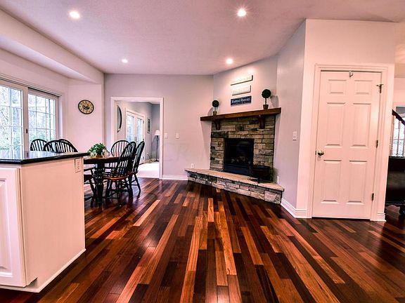 3rd image of 1318 Burg St