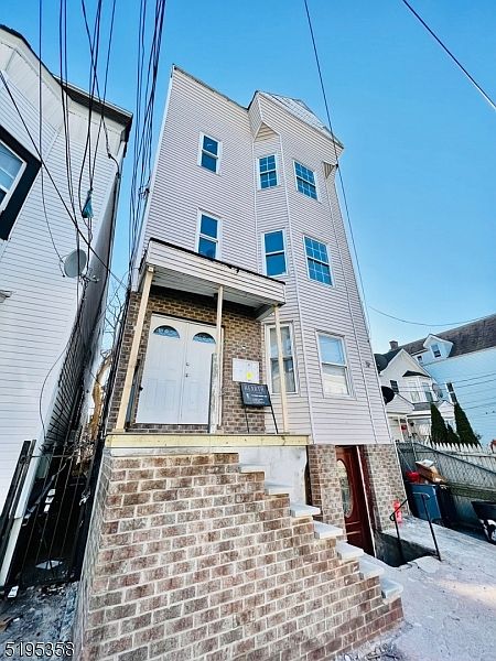 1st image of 274 Littleton Ave