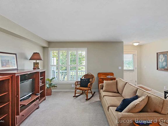 3rd image of 3684 Oxford Ct