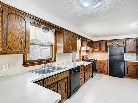 4th image of 327 3rd Ave NW
