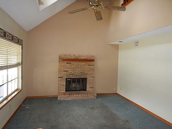 5th image of 21 Canterclub Ct