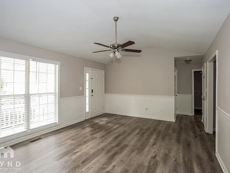 4723 Hendrix Ct — Photo 4