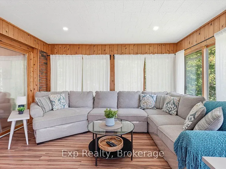 48 Melrose Cres — Photo 9