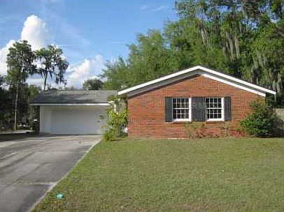 5th image of 20 Village Cir
