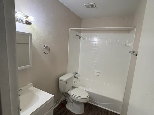 1301 N Eastman Rd APT D2, Longview, TX 75601