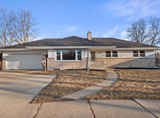 433 Sonya Dr, Waukesha, WI 53188
