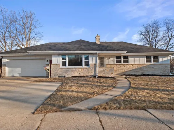 433 Sonya DRIVE, Waukesha, WI 53188