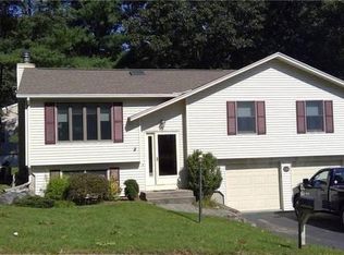 16 Wampum Dr, Warwick, RI 02886