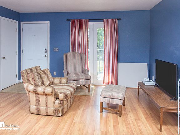 3rd image of 1313 Juneau St