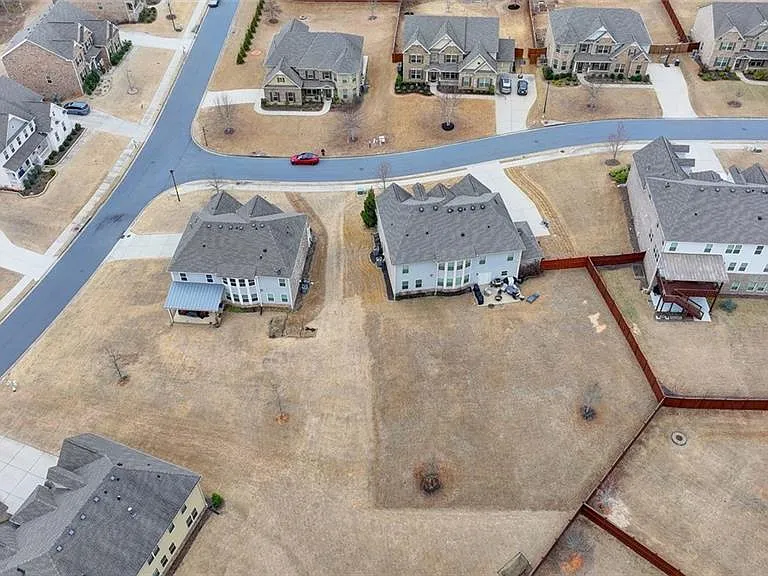 5525 Nesmith Ct — Photo 45