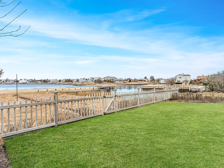 Dune Rd — Photo 3