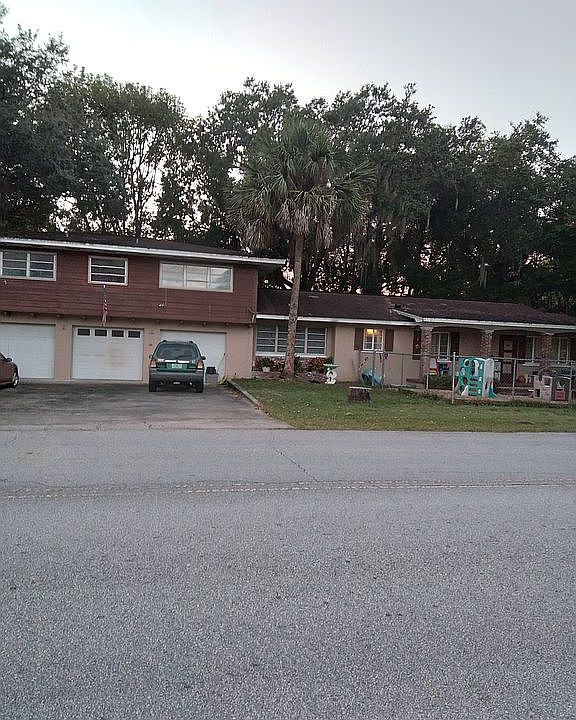 1st image of 401 S Lone Oak Dr