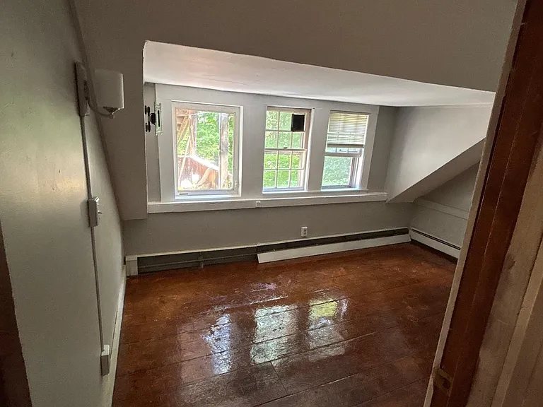 105 Main St #6 — Photo 2