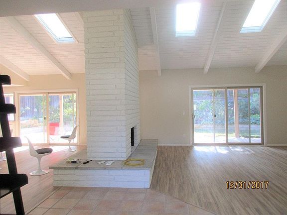 kitchen on L, Liv Rm on R