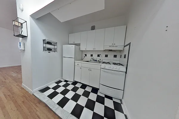 Rented by CitySites Real Estate Group | media 3