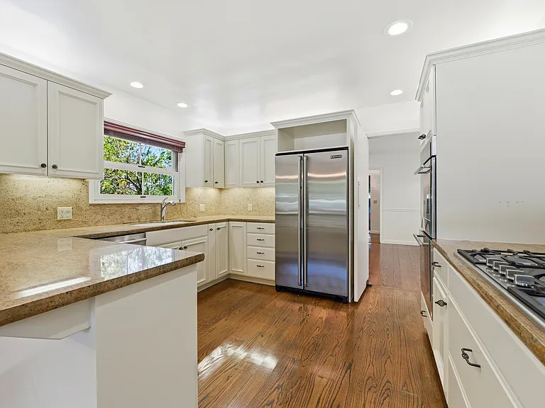 1825 White Oak Dr — Photo 7