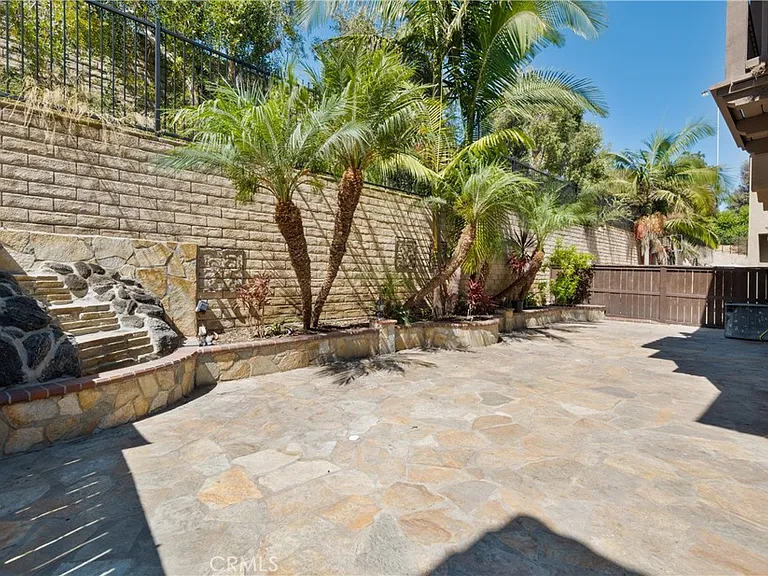 3513 W Hughes Ln — Photo 9