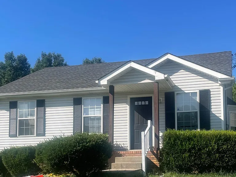 140 Monarch Ln — Photo 1
