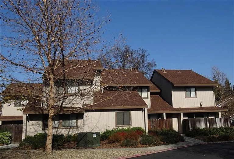 3 bed, 1250 sqft, $2,600 — Photo 1
