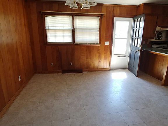 4th image of 501 Oakwood Ln