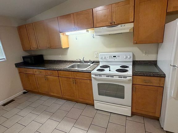 3rd image of 380 3rd St