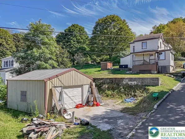 45 W Vernon St, Summit Hill, PA 18250