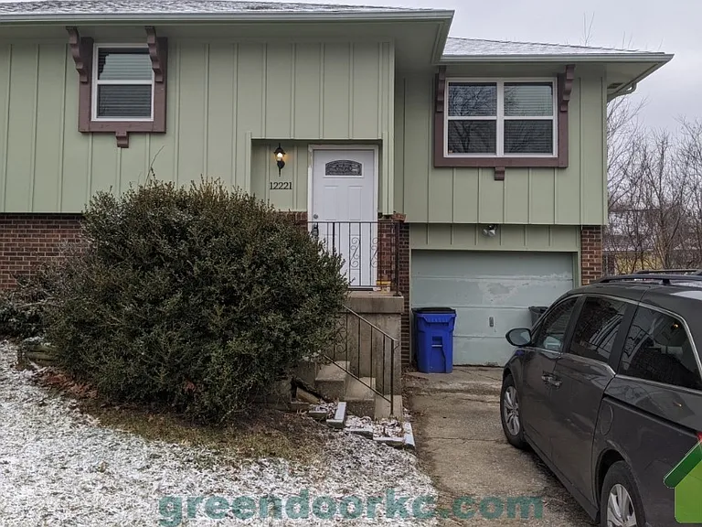 12221 S Sycamore St — Photo 1