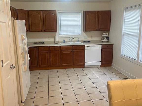 4th image of 155 Kitty Ln