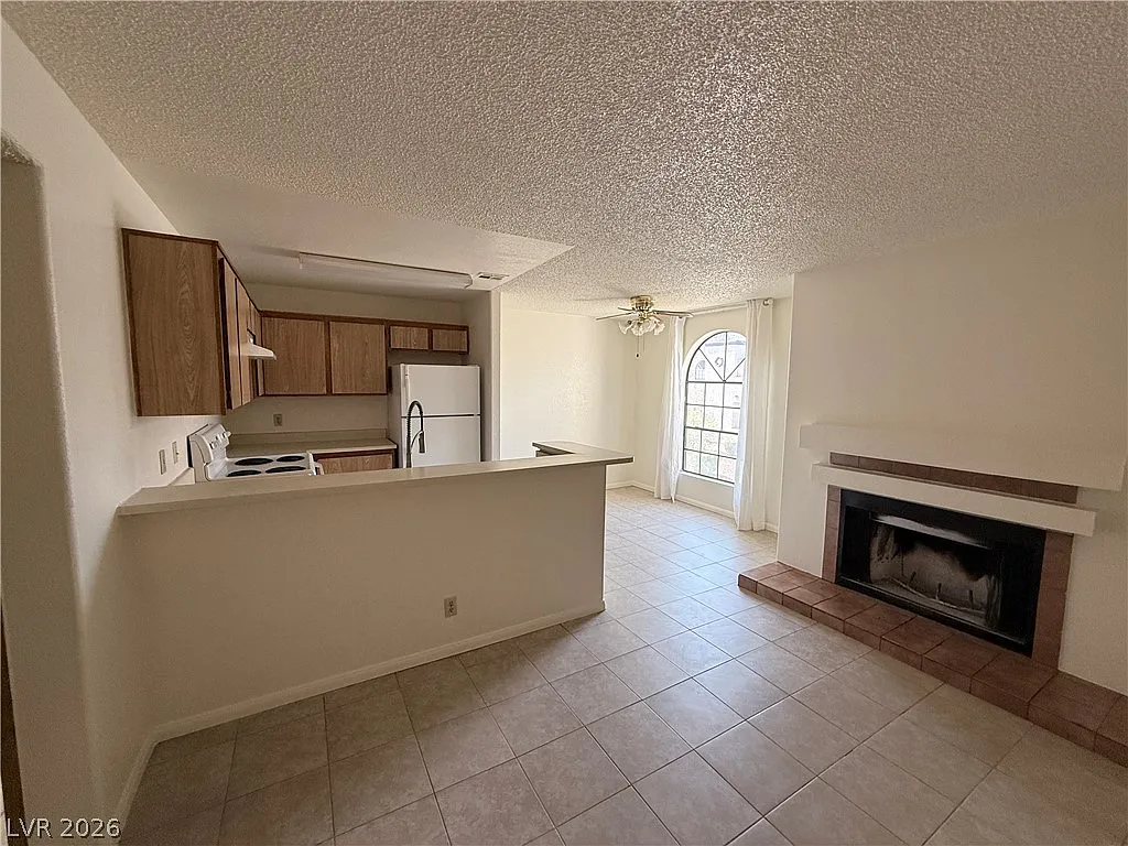 2 bed, 2.0 bath, 889 sqft, $925 — Photo 4