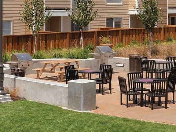 Courtyard Barbeque Area