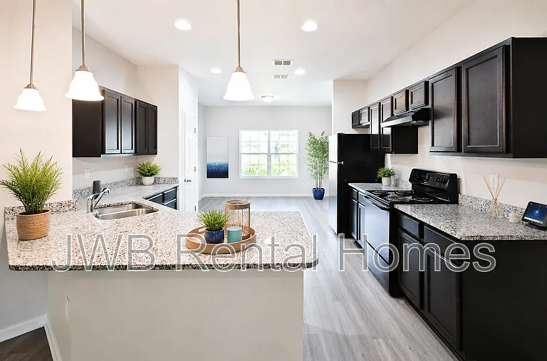 7104 Matthew St — Photo 3