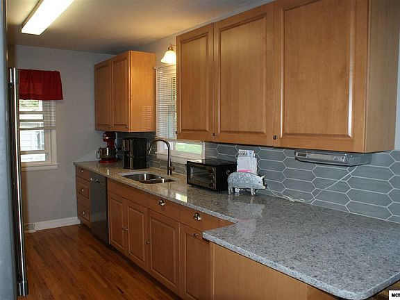 3rd image of 821 6th Pl SE