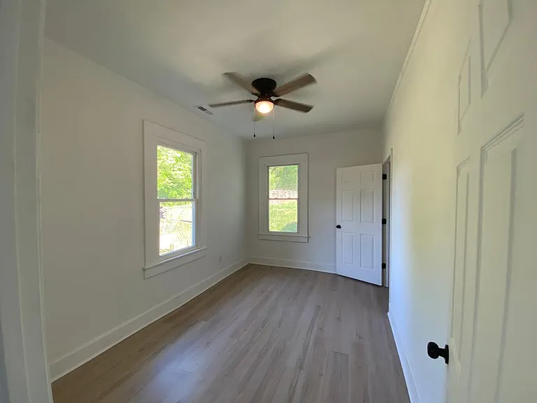 607 Glasgow Rd — Photo 3