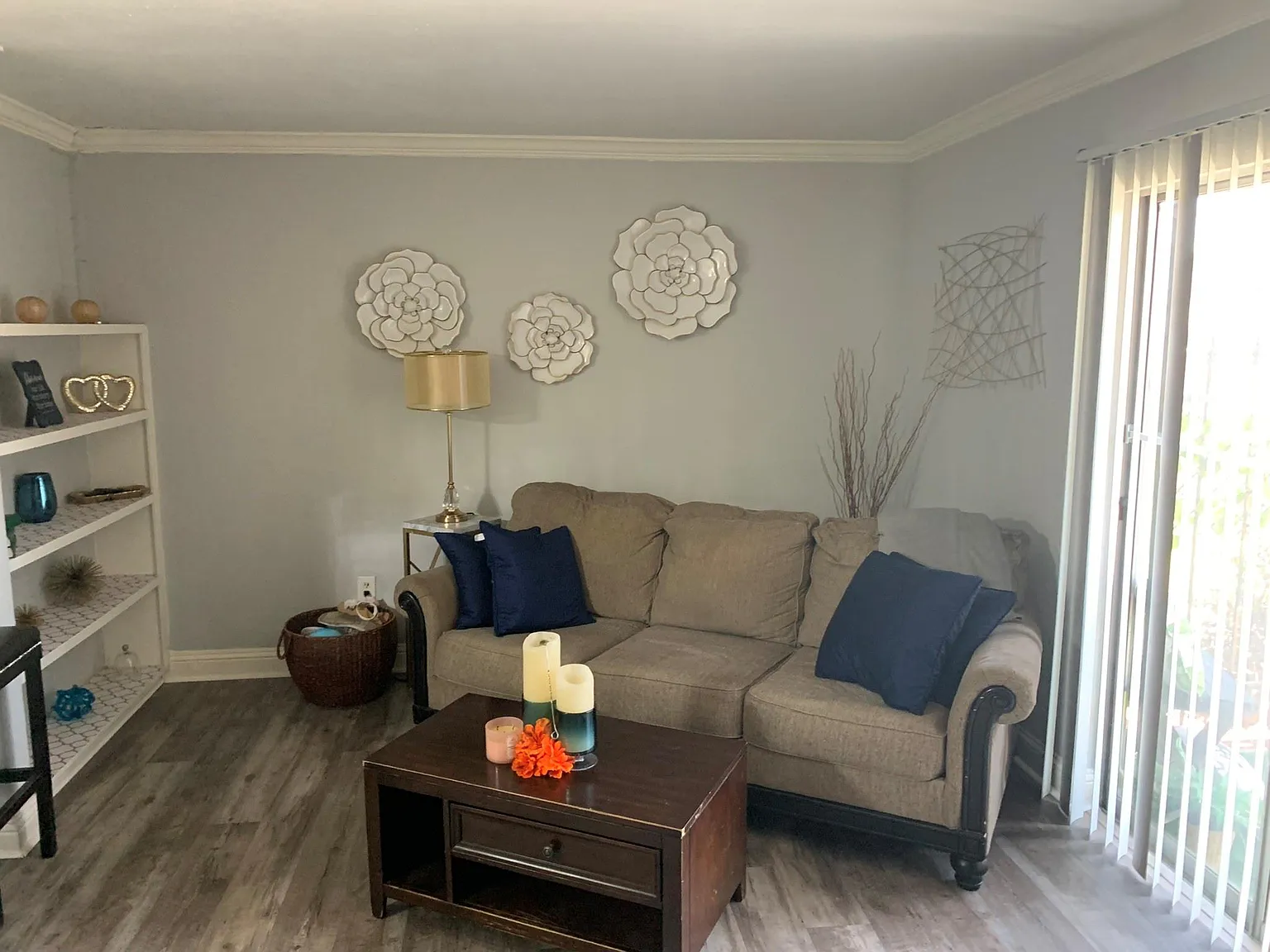 1 bed, 1.5 bath, 909 sqft, $1,200 — Photo 4