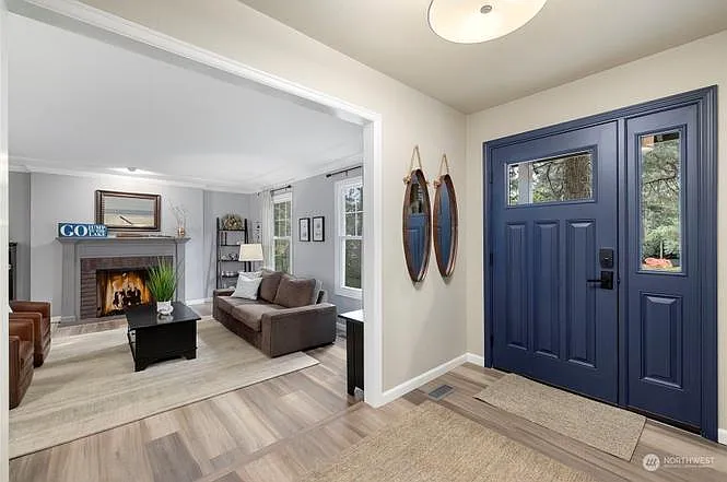 4 bed, 2550 sqft, $4,199 — Photo 3