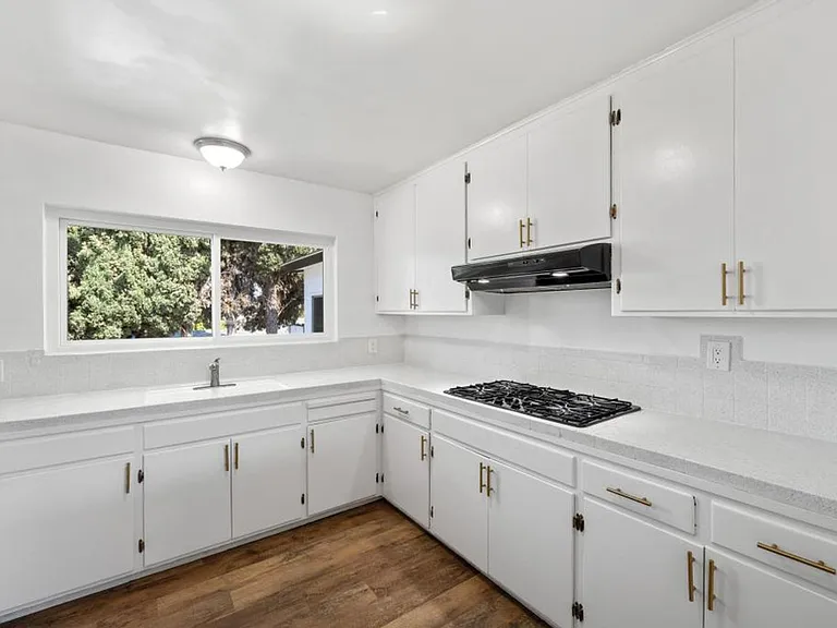1007 Winston Dr — Photo 14