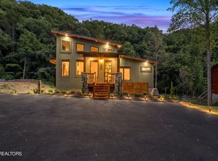 3219 Old Mountain Rd, Sevierville, TN 37876