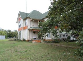 407 Strong St, Bowie, TX 76230