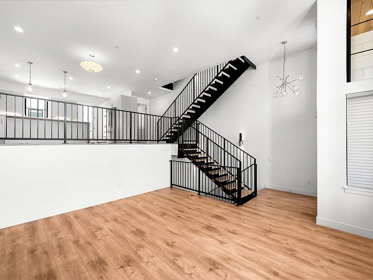 4263 E 8th Ave — Photo 12