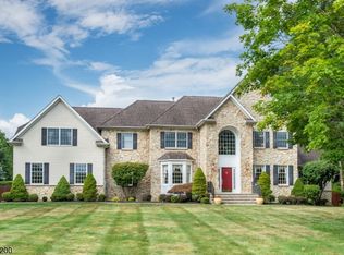 2 Highland Dr, Chester, NJ 07930