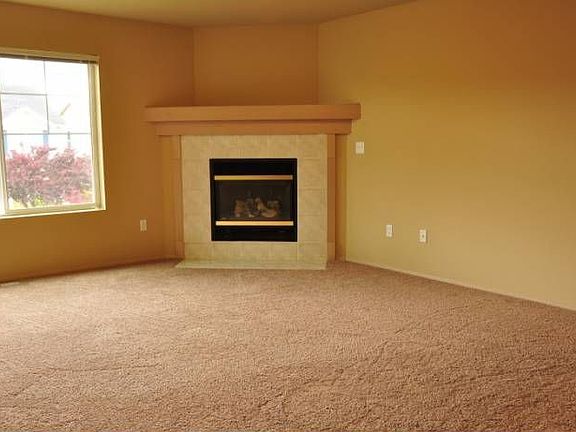 Master Suite w/ Fireplace