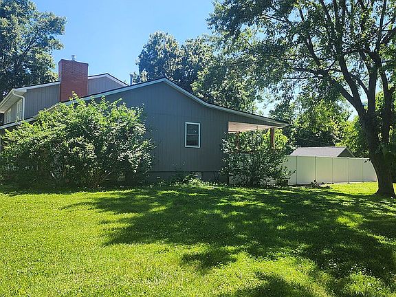 2nd image of 404 S 10th St