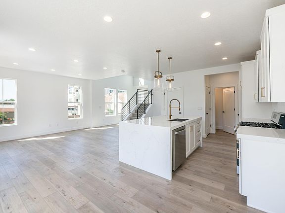 4th image of 4637 S Locust Hills Ct