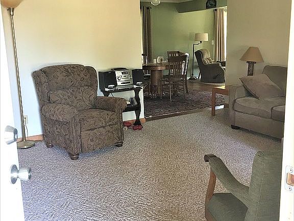 5th image of 310 S Hislop Dr