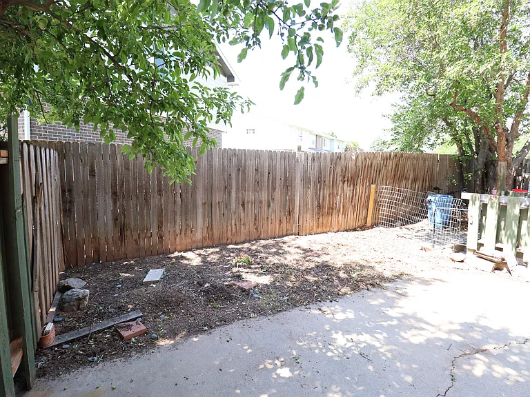 1924 Pecan St #2 — Photo 17