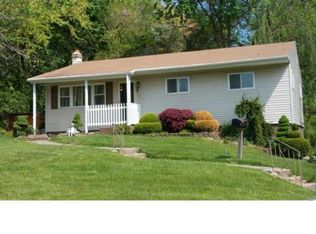 32 Saint Dunstans Rd, Hatboro, PA 19040