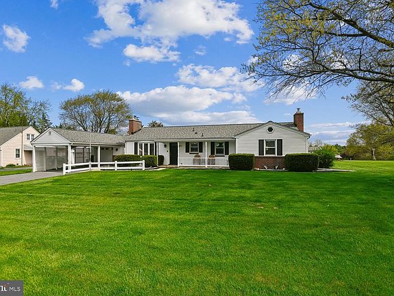 3rd image of 438 Hook Rd