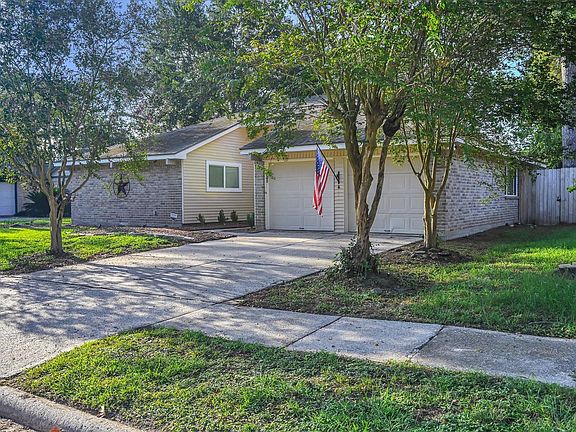 2nd image of 4415 Pineville Ln