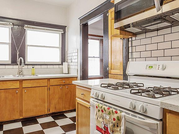 4th image of 367 S Berendo St #357