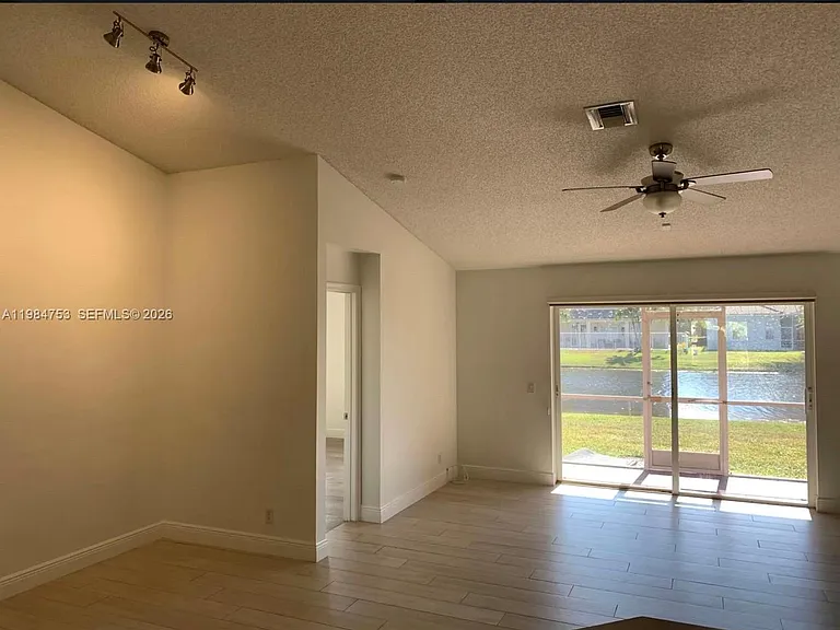 1918 Andromeda Ln — Photo 5